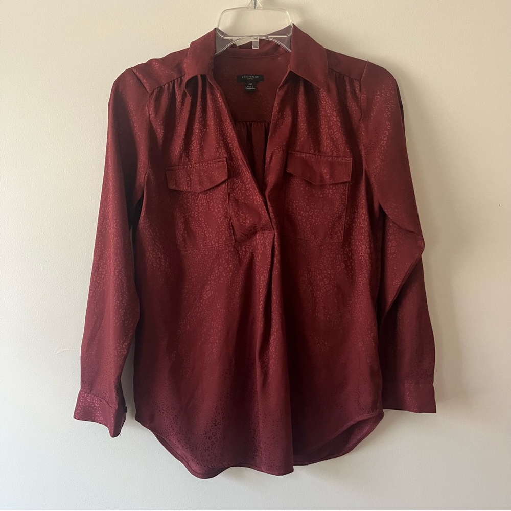 Ann Taylor Satin V-Neck Blouse XSP